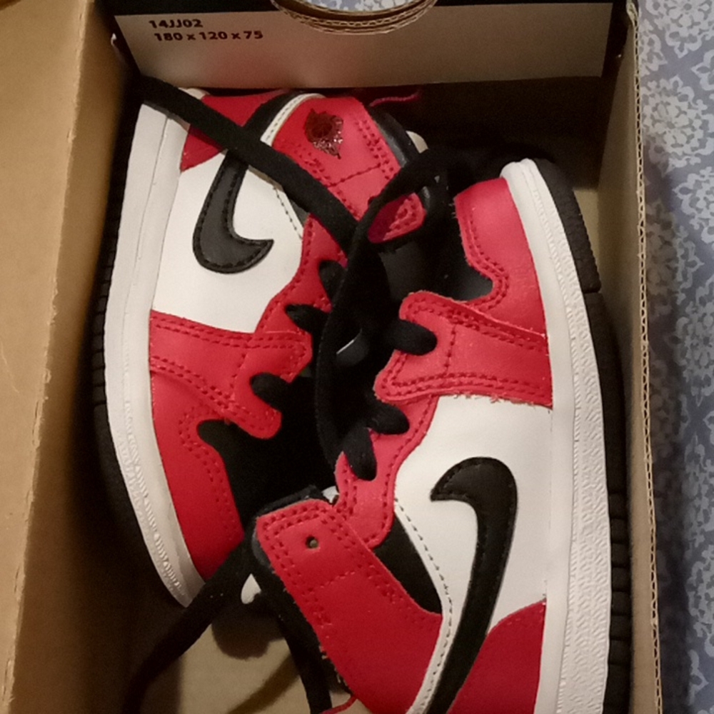 Sneakers